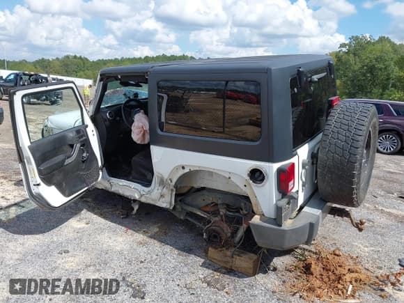 ✅ 2015 Jeep Wrangler Sahara • VIN: 1C4AJWBG5FL614385 • Lot: 43370790. Listed on IAAI with 123,461 mi. Free auction sales archive from the USA and detailed vehicle history report at DreamBid. Image 3.