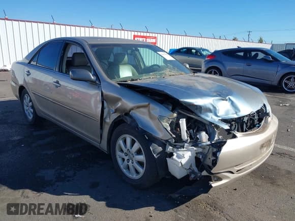 ✅ 2004 Toyota Camry LE • VIN: 4T1BF30K94U587691 • Lot: 43372548. Wystawiony na IAAI z przebiegiem 104 313 mil. Bezpłatny archiwum sprzedaży aukcyjnych z USA i szczegółowy raport historii pojazdu na DreamBid. Zdjęcie 1.