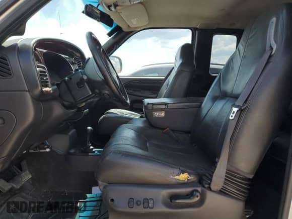 2001 Dodge 1500 с VIN 1B7HF13Z31J603859, выставлен на аукционе Copart как лот 72497834 с пробегом Не указан миль и Списание • Salvage title. История ставок и продаж доступна на DreamBid. Изображение 7.