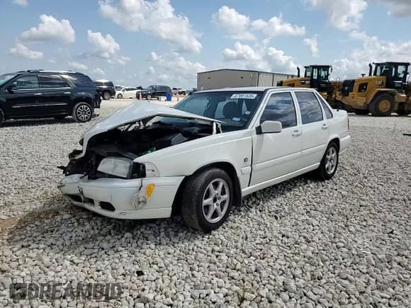 ✅ 2000 Volvo S70 • VIN: YV1LS61J9Y2668682 • Lot: 67891535. Wystawiony na Copart z przebiegiem 174 536 mil. Bezpłatny archiwum sprzedaży aukcyjnych z USA i szczegółowy raport historii pojazdu na DreamBid. Zdjęcie 13.