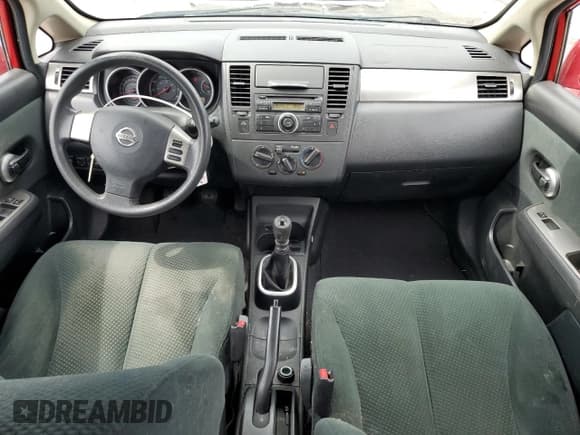 ✅ 2012 Nissan Versa S • VIN: 3N1BC1CP2CK269454 • Lot: 67796235. Wystawiony na Copart z przebiegiem 85 589 mil. Bezpłatny archiwum sprzedaży aukcyjnych z USA i szczegółowy raport historii pojazdu na DreamBid. Zdjęcie 8.