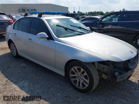 ✅ 2006 BMW 3 Series 325i • VIN: WBAVB13556PT09215 • Lot: 43216994. Listed on IAAI with 296,782 mi. Free auction sales archive from the USA and detailed vehicle history report at DreamBid. Image 1.