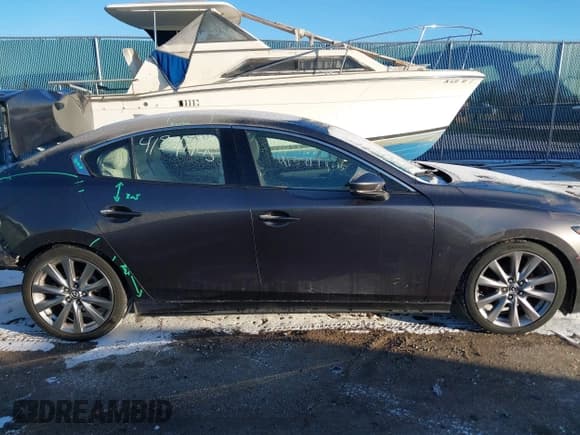 ✅ 2019 Mazda 3 Premium • VIN: 3MZBPAEM5KM102414 • Lot: 41541945. Listed on IAAI with 57,727 mi. Free auction sales archive from the USA and detailed vehicle history report at DreamBid. Image 14.