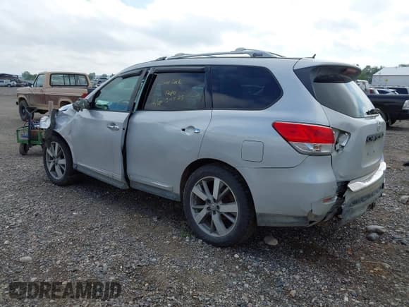 ✅ 2016 Nissan Pathfinder Platinum • VIN: 5N1AR2MM4GC657696 • Lot: 42832227. Listed on IAAI with 97,172 mi. Free auction sales archive from the USA and detailed vehicle history report at DreamBid. Image 3.