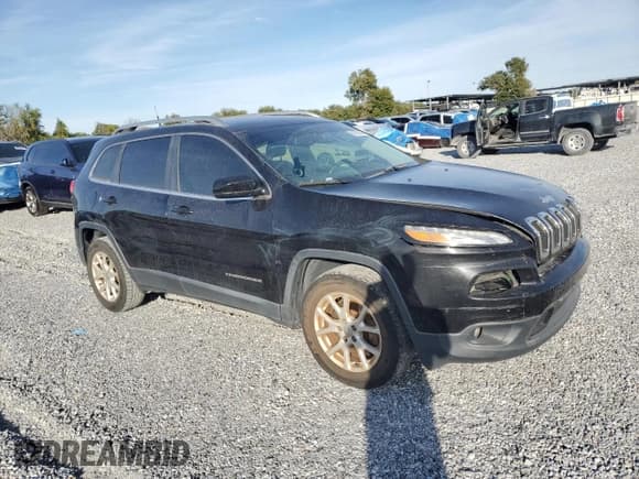 ✅ 2016 Jeep Cherokee Latitude • VIN: 1C4PJMCBXGW205252 • Lot: 91783445. Listed on Copart with 134,048 mi. Free auction sales archive from the USA and detailed vehicle history report at DreamBid. Image 4.
