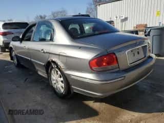 2003 Hyundai Sonata GLS z VIN KMHWF35H43A778742, wystawiony jako Copart lot #48564195 z przebiegiem Nie podano mil oraz Szkoda całkowita • Salvage title. Historia ofert i sprzedaży dostępna na DreamBid. Obrazek 2.