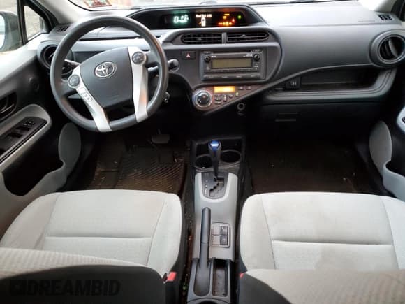 ✅ 2014 Toyota Prius One • VIN: JTDKDTB34E1566511 • Lot: 92073965. Wystawiony na Copart z przebiegiem 112 757 mil. Bezpłatny archiwum sprzedaży aukcyjnych z USA i szczegółowy raport historii pojazdu na DreamBid. Zdjęcie 8.