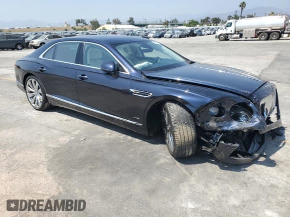 ✅ 2022 Bentley Flying Spur W12 • VIN: SCBBB6ZGXNC095763 • Lot: 59891785. Wystawiony na Copart z przebiegiem 9 496 mil. Bezpłatny archiwum sprzedaży aukcyjnych z USA i szczegółowy raport historii pojazdu na DreamBid. Zdjęcie 4.
