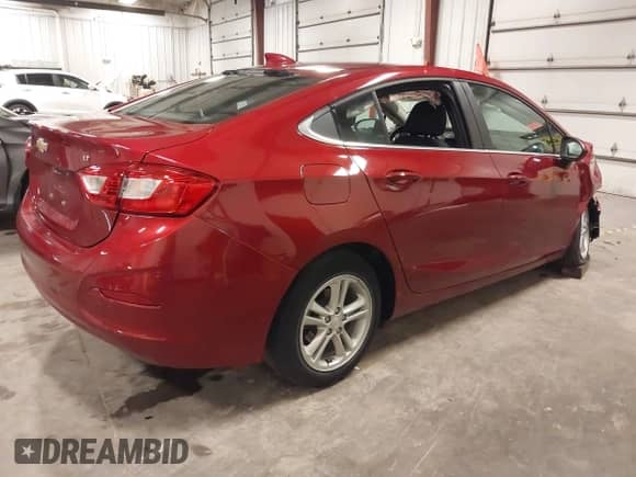 2018 Chevrolet Cruze LT z VIN 1G1BE5SM7J7234614, wystawiony jako IAAI lot #43415663 z przebiegiem 24 226 mil mil oraz . Historia ofert i sprzedaży dostępna na DreamBid. Obrazek 4.