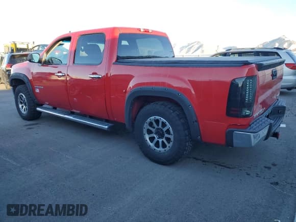 ✅ 2010 GMC Sierra 1500 • VIN: 3GTXKVE21AG256015 • Lot: 81150644. Wystawiony na Copart z przebiegiem 209 411 mil. Bezpłatny archiwum sprzedaży aukcyjnych z USA i szczegółowy raport historii pojazdu na DreamBid. Zdjęcie 2.