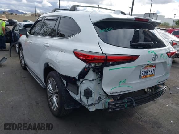 ✅ 2022 Toyota Highlander Platinum • VIN: 5TDFZRBH7NS202720 • Лот: 43703105. Опубликован ранее на IAAI с пробегом 61 791 миль. Бесплатный доступ к архиву аукционных продаж из США и подробный отчёт об истории автомобиля на DreamBid. Изображение 3.