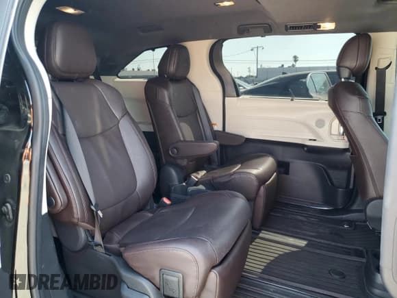 ✅ 2024 Toyota Sienna Platinum • VIN: 5TDESKFC0RS137897 • Lot: 68394965. Listed on Copart with 38,045 mi. Free auction sales archive from the USA and detailed vehicle history report at DreamBid. Image 11.