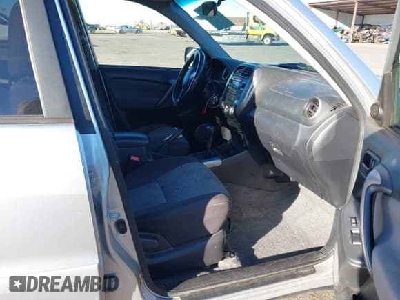 ✅ 2005 Toyota RAV4 • VIN: JTEHD20VX56026975 • Lot: 43603917. Wystawiony na IAAI z przebiegiem 251 006 mil. Bezpłatny archiwum sprzedaży aukcyjnych z USA i szczegółowy raport historii pojazdu na DreamBid. Zdjęcie 5.