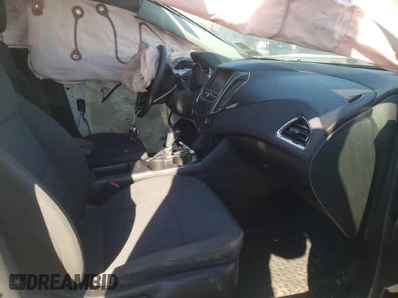 2019 Chevrolet Cruze LT z VIN 1G1BE5SM0K7112324, wystawiony jako Copart lot #31966722 z przebiegiem 19 452 mil mil oraz . Historia ofert i sprzedaży dostępna na DreamBid. Obrazek 5.