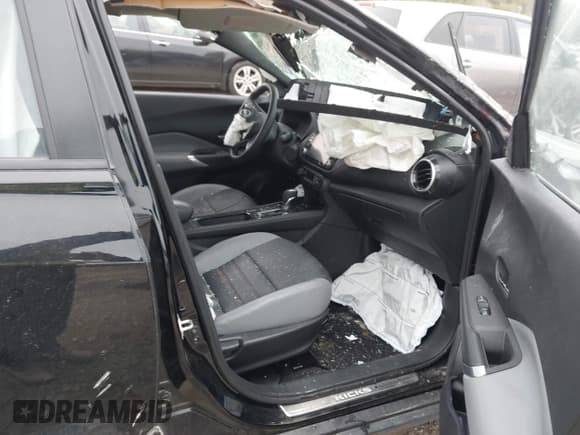 ✅ 2024 Nissan Kicks SR • VIN: 3N1CP5DV4RL493096 • Lot: 43511053. Wystawiony na IAAI z przebiegiem 29 346 mil. Bezpłatny archiwum sprzedaży aukcyjnych z USA i szczegółowy raport historii pojazdu na DreamBid. Zdjęcie 5.