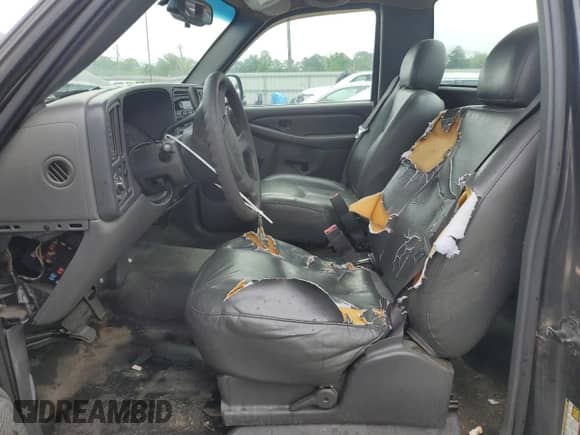 2004 Chevrolet Silverado 1500 LS z VIN 1GCEC14V84Z177549, wystawiony jako Copart lot #55821375 z przebiegiem Nie podano mil oraz Szkoda całkowita • Salvage title. Historia ofert i sprzedaży dostępna na DreamBid. Obrazek 7.