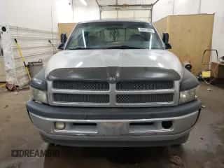 ✅ 2001 Dodge 1500 • VIN: 3B7HF13Z71M255437 • Лот: 88971885. Размещён на Copart с пробегом 217 660 миль миль. Получите бесплатный доступ к архиву аукционных продаж из США и посмотрите подробный отчёт об истории автомобиля на DreamBid. Изображение 5.