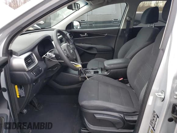 ✅ 2017 Kia Sorento LX • VIN: 5XYPG4A39HG250482 • Лот: 92989035. Опубликован ранее на Copart с пробегом 45 507 миль. Бесплатный доступ к архиву аукционных продаж из США и подробный отчёт об истории автомобиля на DreamBid. Изображение 7.