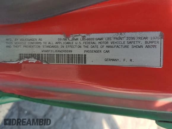 ✅ 1999 Volkswagen Golf • VIN: WVWBF31J6XW245599 • Lot: 71473934. Wystawiony na Copart z przebiegiem 223 072 mil. Bezpłatny archiwum sprzedaży aukcyjnych z USA i szczegółowy raport historii pojazdu na DreamBid. Zdjęcie 13.