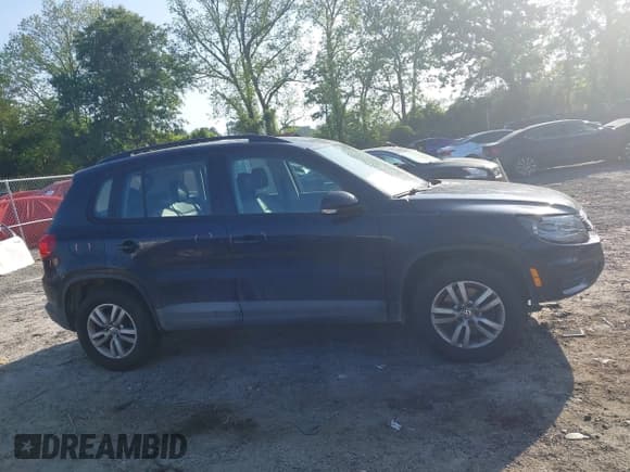 ✅ 2017 Volkswagen Tiguan S • VIN: WVGBV7AX1HK000177 • Lot: 42181456. Listed on IAAI with 179,396 mi. Free auction sales archive from the USA and detailed vehicle history report at DreamBid. Image 13.