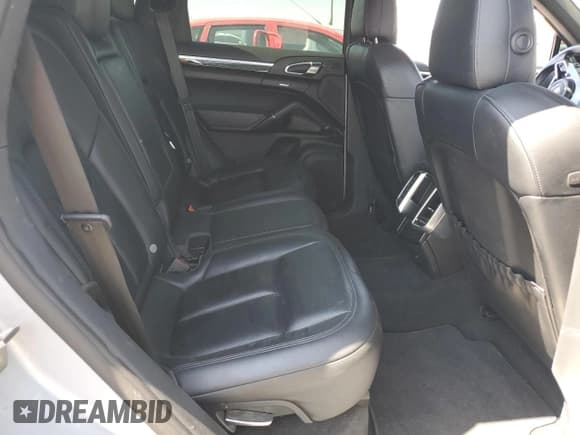 ✅ 2016 Porsche Cayenne • VIN: WP1AA2A21GLA03607 • Lot: 63449765. Wystawiony na Copart z przebiegiem 172 589 mil. Bezpłatny archiwum sprzedaży aukcyjnych z USA i szczegółowy raport historii pojazdu na DreamBid. Zdjęcie 11.