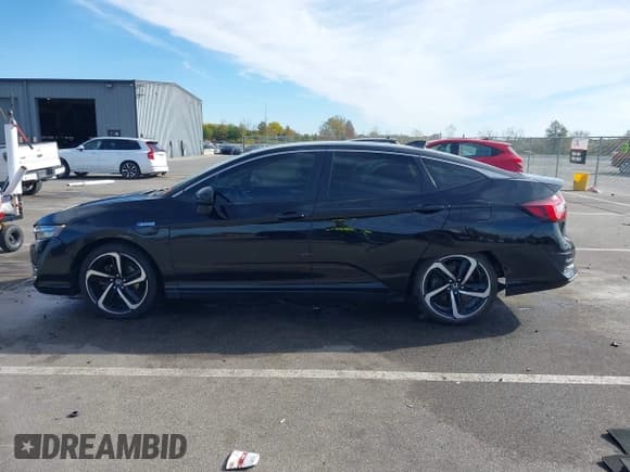 ✅ 2018 Honda Clarity Touring • VIN: JHMZC5F32JC002571 • Lot: 43426854. Wystawiony na IAAI z przebiegiem Nie podano. Bezpłatny archiwum sprzedaży aukcyjnych z USA i szczegółowy raport historii pojazdu na DreamBid. Zdjęcie 13.