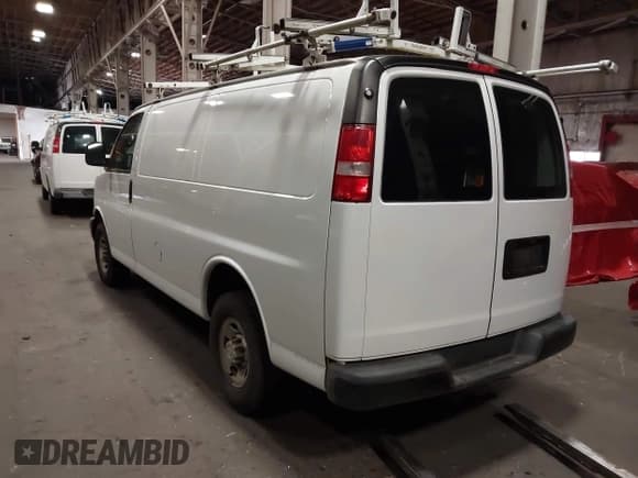 ✅ 2017 Chevrolet Express Cargo • VIN: 1GCWGAFF0H1134097 • Лот: 43193210. Опубликован ранее на IAAI с пробегом 130 349 миль. Бесплатный доступ к архиву аукционных продаж из США и подробный отчёт об истории автомобиля на DreamBid. Изображение 3.