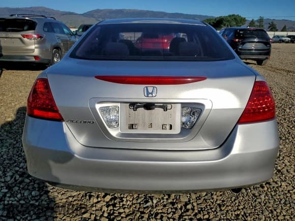 ✅ 2007 Honda Accord LX SE • VIN: JHMCM56377C015831 • Lot: 94839525. Listed on Copart with 273,220 mi. Free auction sales archive from the USA and detailed vehicle history report at DreamBid. Image 6.