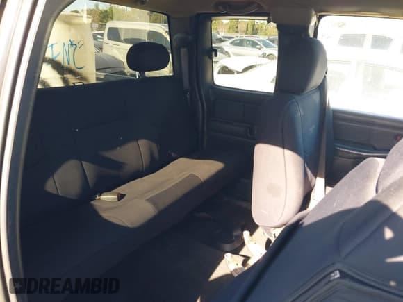 ✅ 2001 Chevrolet Silverado 1500 LS • VIN: 1GCEC19V41Z165192 • Lot: 41060816. Listed on IAAI with 265,933 mi. Free auction sales archive from the USA and detailed vehicle history report at DreamBid. Image 8.