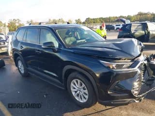 ✅ 2025 Toyota Highlander XLE • VIN: 5TDAAAA56SS023560 • Лот: 43543847. Опубликован ранее на IAAI с пробегом 6 914 миль. Бесплатный доступ к архиву аукционных продаж из США и подробный отчёт об истории автомобиля на DreamBid. Изображение 1.
