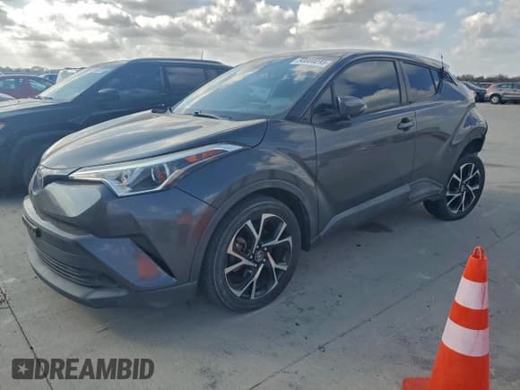 ✅ 2018 Toyota C-HR XLE • VIN: NMTKHMBX4JR049797 • Лот: 93004015. Опубликован ранее на Copart с пробегом 88 113 миль. Бесплатный доступ к архиву аукционных продаж из США и подробный отчёт об истории автомобиля на DreamBid. Изображение 1.