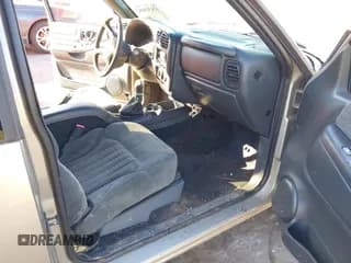 ✅ 2002 Chevrolet Blazer LS • VIN: 1GNCS18W12K145228 • Lot: 41653692. Wystawiony na IAAI z przebiegiem 213 764 mil. Bezpłatny archiwum sprzedaży aukcyjnych z USA i szczegółowy raport historii pojazdu na DreamBid. Zdjęcie 5.