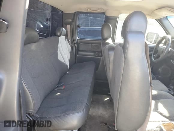 ✅ 2003 Chevrolet Silverado 2500HD LS • VIN: 1GCHK29U73E342647 • Lot: 78028314. Wystawiony na Copart z przebiegiem 285 675 mil. Bezpłatny archiwum sprzedaży aukcyjnych z USA i szczegółowy raport historii pojazdu na DreamBid. Zdjęcie 10.