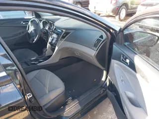 ✅ 2013 Hyundai Sonata GLS • VIN: 5NPEB4AC3DH724063 • Лот: 43406189. Опубликован ранее на IAAI с пробегом 95 235 миль. Бесплатный доступ к архиву аукционных продаж из США и подробный отчёт об истории автомобиля на DreamBid. Изображение 5.