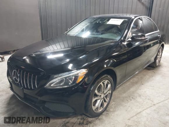 ✅ 2017 Mercedes-Benz C 300 • VIN: 55SWF4KBXHU195387 • Lot: 41454834. Wystawiony na IAAI z przebiegiem 140 436 mil. Bezpłatny archiwum sprzedaży aukcyjnych z USA i szczegółowy raport historii pojazdu na DreamBid. Zdjęcie 2.