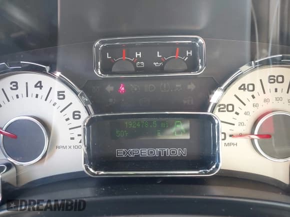 ✅ 2010 Ford Expedition SSV • VIN: 1FMJU1F54AEB56639 • Lot: 43815192. Wystawiony na IAAI z przebiegiem 192 478 mil. Bezpłatny archiwum sprzedaży aukcyjnych z USA i szczegółowy raport historii pojazdu na DreamBid. Zdjęcie 7.