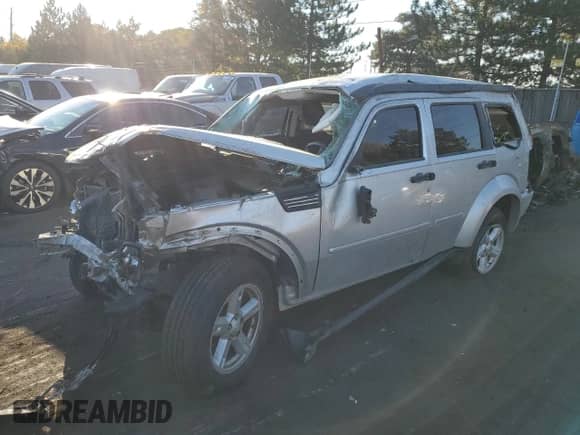 2007 Dodge Nitro SXT z VIN 1D8GU28K67W729293, wystawiony jako Copart lot #74600814 z przebiegiem Nie podano mil oraz Szkoda całkowita • Salvage title. Historia ofert i sprzedaży dostępna na DreamBid. Obrazek 1.