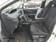 ✅ 2022 Toyota Prius LE • VIN: JTDKAMFU6N3182140 • Lot: 82677565. Wystawiony na Copart z przebiegiem 79 813 mil. Bezpłatny archiwum sprzedaży aukcyjnych z USA i szczegółowy raport historii pojazdu na DreamBid. Zdjęcie 7.