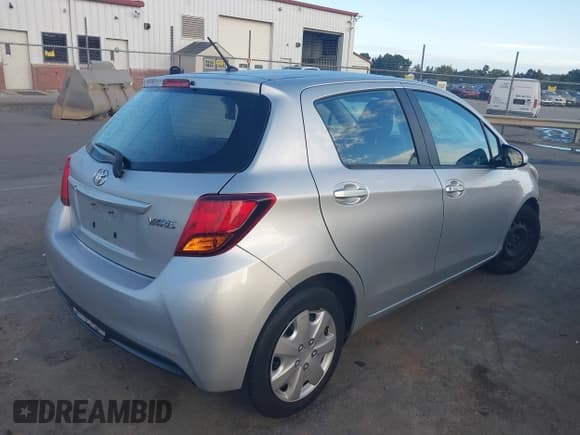 ✅ 2017 Toyota Yaris L • VIN: VNKKTUD3XHA080223 • Лот: 43385003. Опубликован ранее на IAAI с пробегом 232 158 миль. Бесплатный доступ к архиву аукционных продаж из США и подробный отчёт об истории автомобиля на DreamBid. Изображение 4.