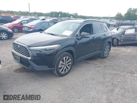 ✅ 2023 Toyota Corolla Cross XLE • VIN: 7MUDAABG2PV078789 • Lot: 43316110. Listed on IAAI with 18,307 mi. Free auction sales archive from the USA and detailed vehicle history report at DreamBid. Image 17.