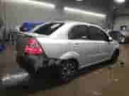 2008 Chevrolet Aveo LS z VIN KL1TD56648B050756, wystawiony jako Copart lot #85865394 z przebiegiem 108 033 mil mil oraz Szkoda całkowita • Salvage title. Historia ofert i sprzedaży dostępna na DreamBid. Obrazek 3.