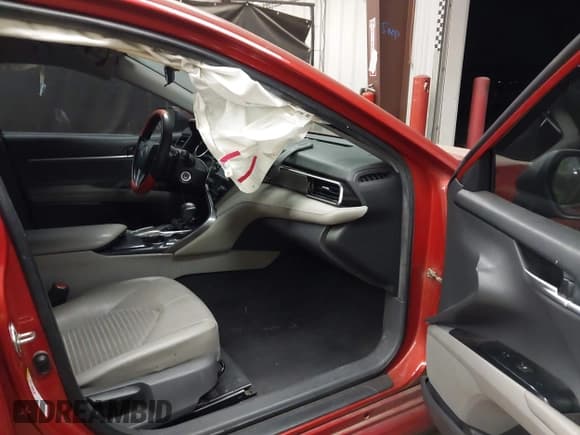 ✅ 2019 Toyota Camry LE • VIN: 4T1B11HK6KU245779 • Lot: 43619567. Listed on IAAI with 84,998 mi. Free auction sales archive from the USA and detailed vehicle history report at DreamBid. Image 5.