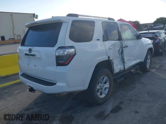 ✅ 2022 Toyota 4Runner SR5 • VIN: JTEMU5JR2N6053461 • Лот: 43846742. Опубликован ранее на IAAI с пробегом 37 736 миль. Бесплатный доступ к архиву аукционных продаж из США и подробный отчёт об истории автомобиля на DreamBid. Изображение 4.