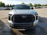 ✅ 2023 Toyota Tundra SR5 • VIN: 5TFLA5EC2PX013277 • Lot: 53299885. Wystawiony na Copart z przebiegiem 37 172 mil. Bezpłatny archiwum sprzedaży aukcyjnych z USA i szczegółowy raport historii pojazdu na DreamBid. Zdjęcie 5.