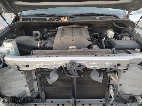 ✅ 2018 Toyota Tundra SR • VIN: 5TFRM5F16JX127725 • Lot: 91208775. Listed on Copart with 252,572 mi. Free auction sales archive from the USA and detailed vehicle history report at DreamBid. Image 11.