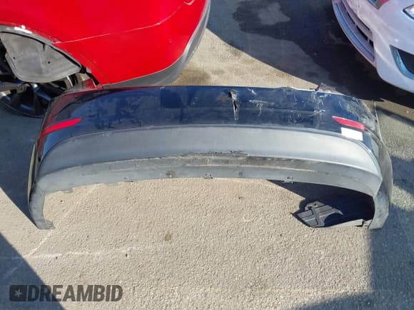 ✅ 2015 Hyundai Elantra SE • VIN: 5NPDH4AE4FH647041 • Lot: 41375732. Listed on IAAI with 130,399 mi. Free auction sales archive from the USA and detailed vehicle history report at DreamBid. Image 12.