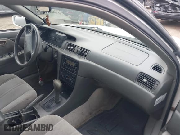 ✅ 2001 Toyota Camry LE • VIN: 4T1BG22K91U781797 • Лот: 43546052. Опубликован ранее на IAAI с пробегом 174 236 миль. Бесплатный доступ к архиву аукционных продаж из США и подробный отчёт об истории автомобиля на DreamBid. Изображение 5.