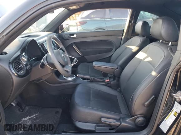 ✅ 2016 Volkswagen Beetle Wolfsburg Edition • VIN: 3VWF17AT4GM610884 • Lot: 51862465. Wystawiony na Copart z przebiegiem 109 069 mil. Bezpłatny archiwum sprzedaży aukcyjnych z USA i szczegółowy raport historii pojazdu na DreamBid. Zdjęcie 7.