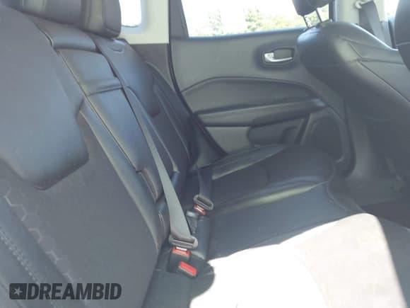 ✅ 2019 Jeep Compass Latitude • VIN: 3C4NJDBB5KT697213 • Lot: 43133163. Listed on IAAI with 55,308 mi. Free auction sales archive from the USA and detailed vehicle history report at DreamBid. Image 8.