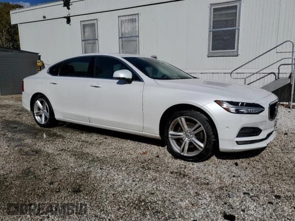 ✅ 2018 Volvo S90 Momentum • VIN: LVY982AK6JP028981 • Lot: 66656965. Listed on Copart with 135,839 mi. Free auction sales archive from the USA and detailed vehicle history report at DreamBid. Image 4.